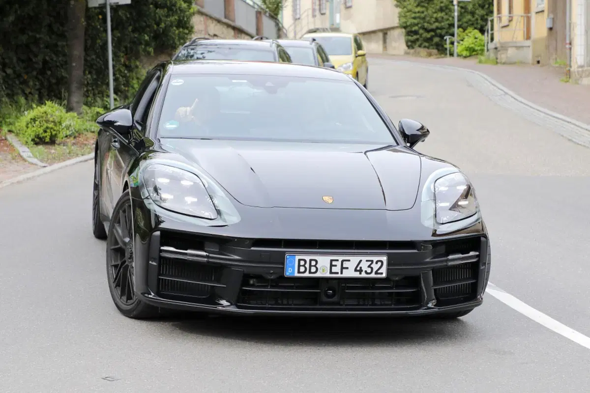 Porsche Panamera, la nuova generazione sarà Plug-In [Foto Spia] (4)