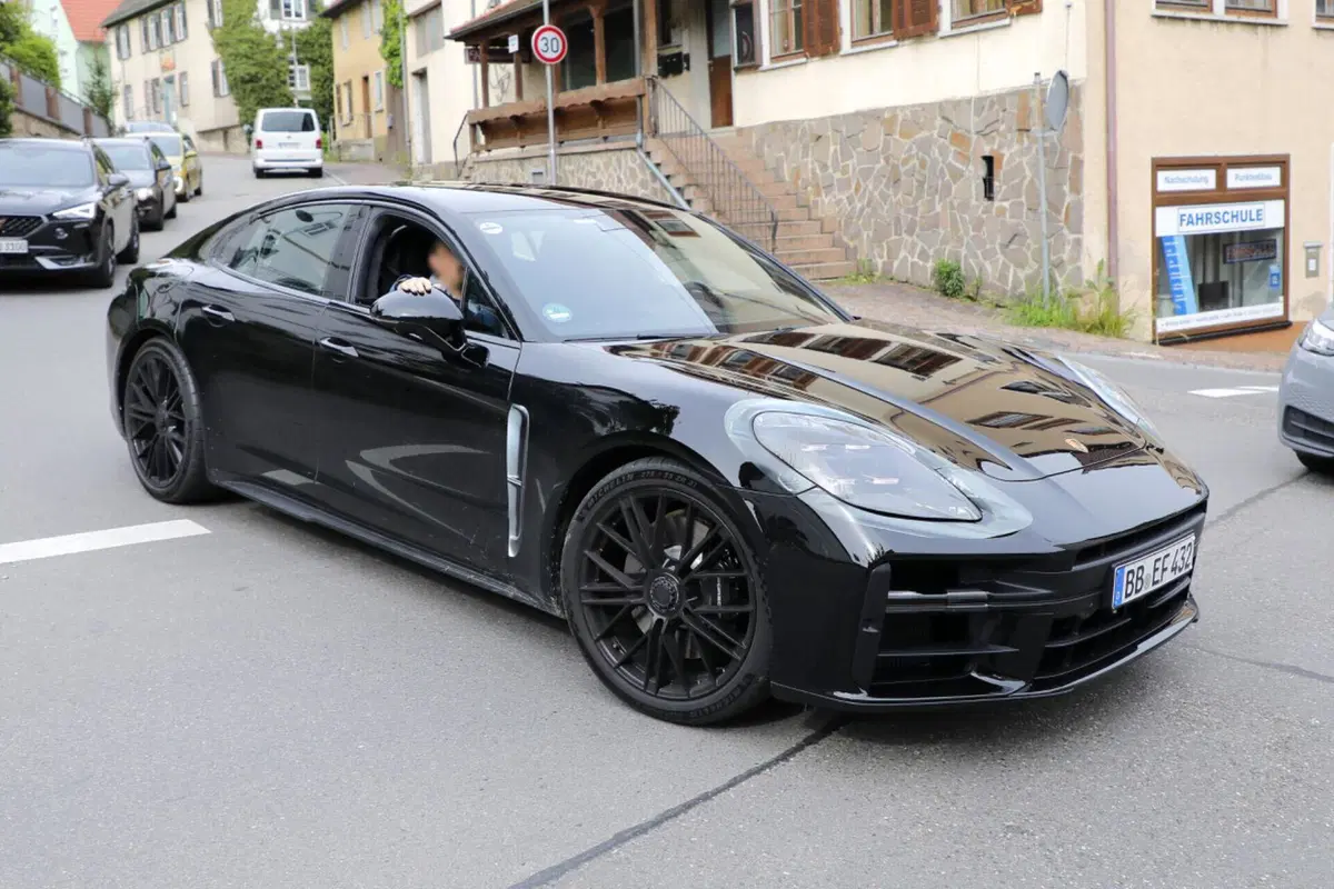Porsche Panamera, la nuova generazione sarà Plug-In [Foto Spia] (7)