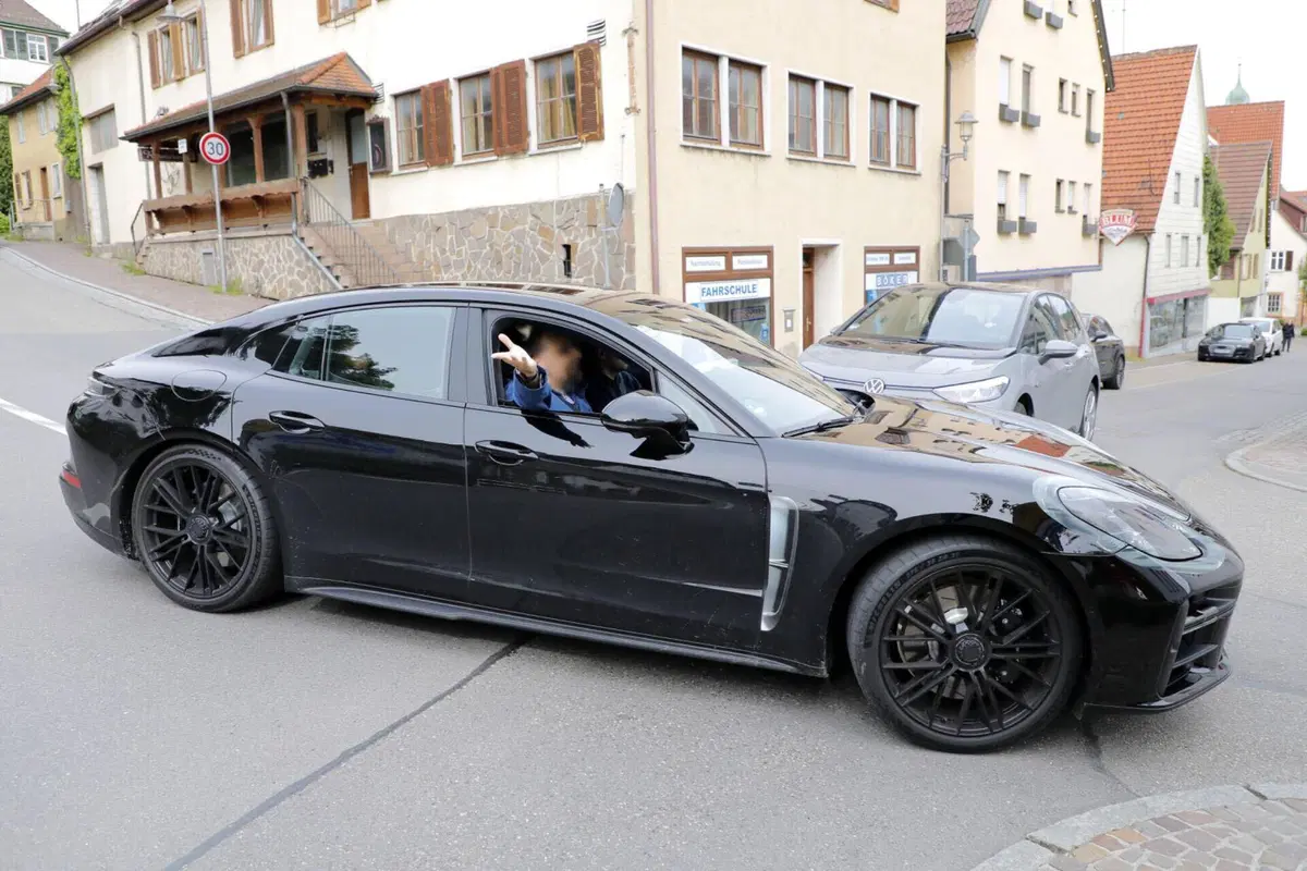 Porsche Panamera, la nuova generazione sarà Plug-In [Foto Spia] (9)