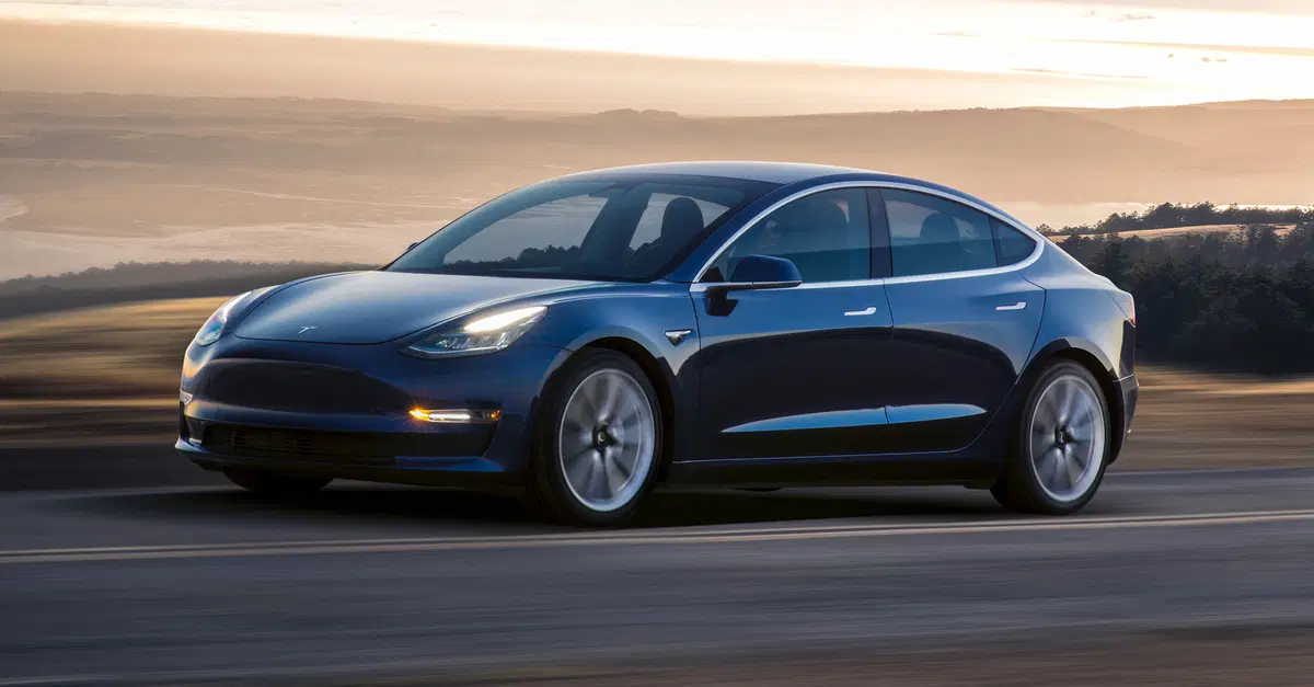 Tesla smentisce l'arrivo della nuova Model 3 Highland da Shanghai