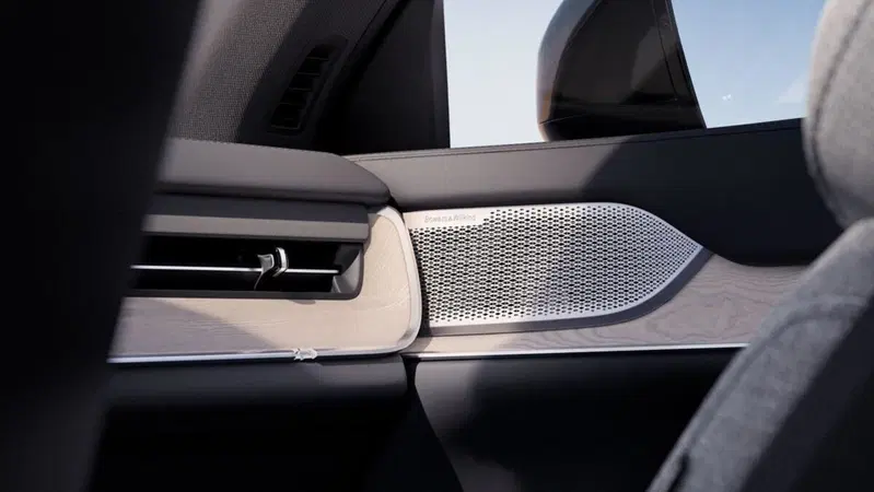 Volvo EX90: audio esoterico by Bowers &amp; Wilkins (dagli appoggiatesta)