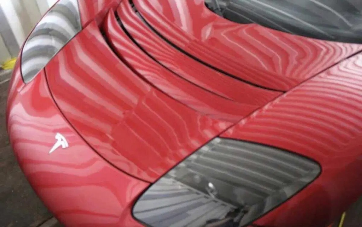 Tesla Roadster, abbandonate da nuove per 13 anni in un container (Cina, 2023) (3)