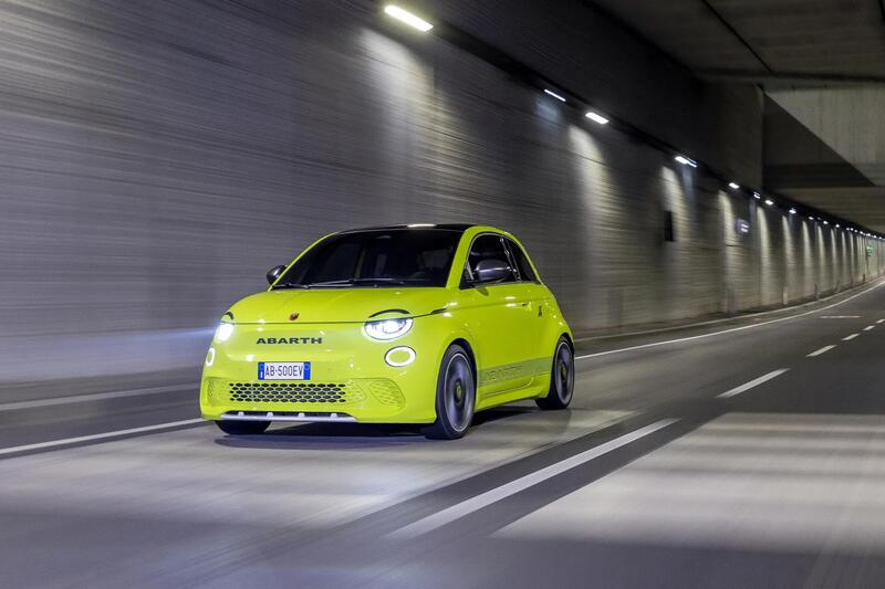 Abarth 500e: 155 CV molto pronti a scattare...in silenzio