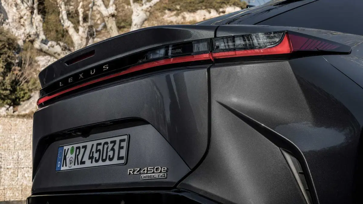 Lexus RZ (17)