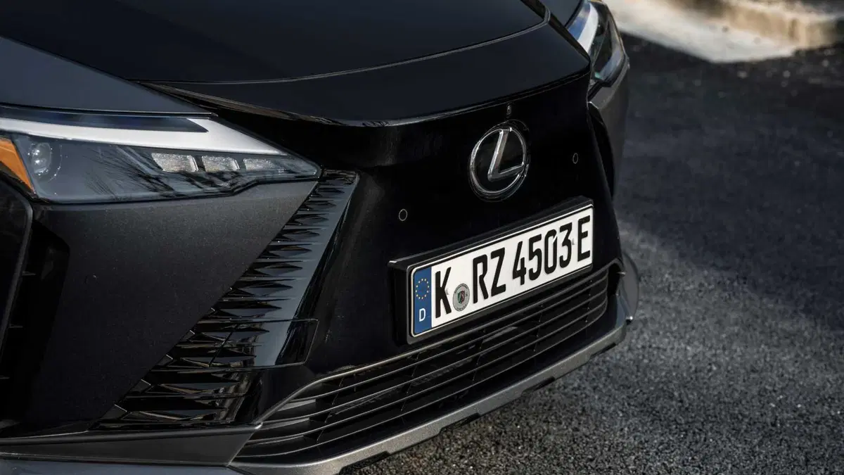 Lexus RZ (15)