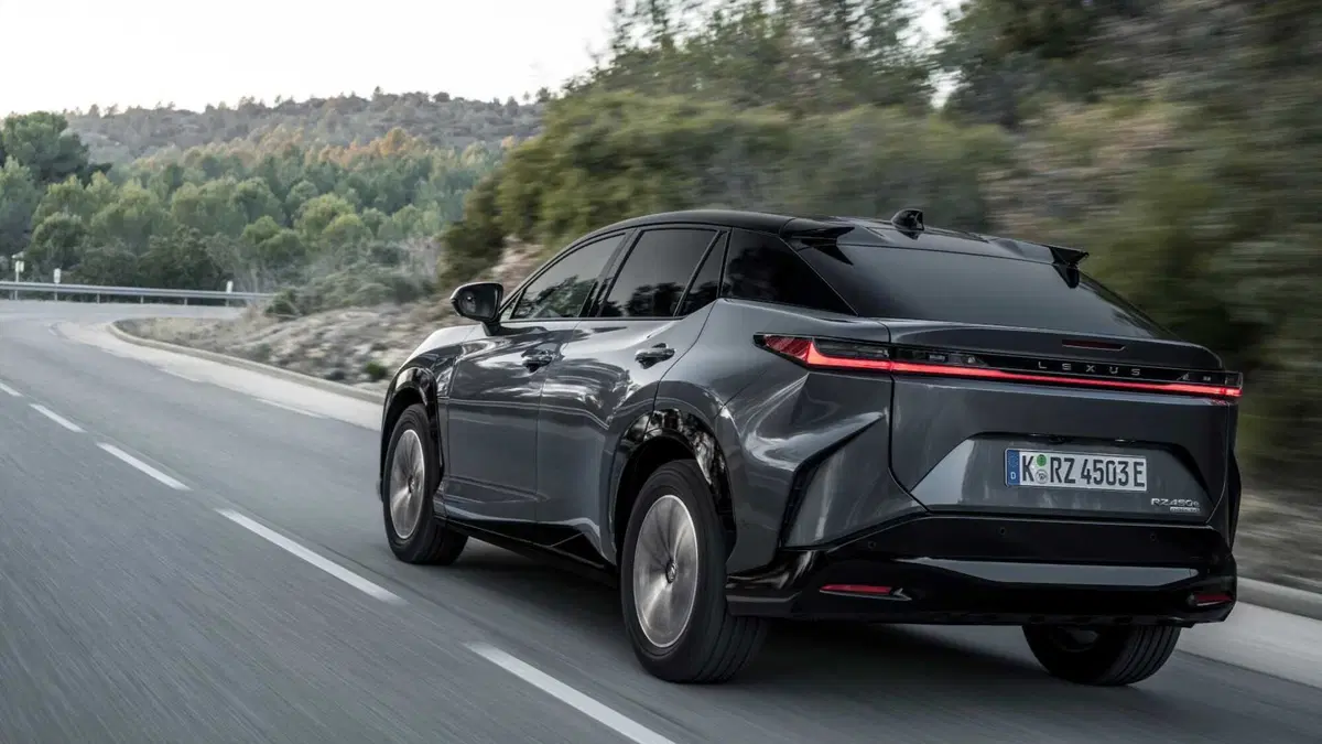 Lexus RZ (6)