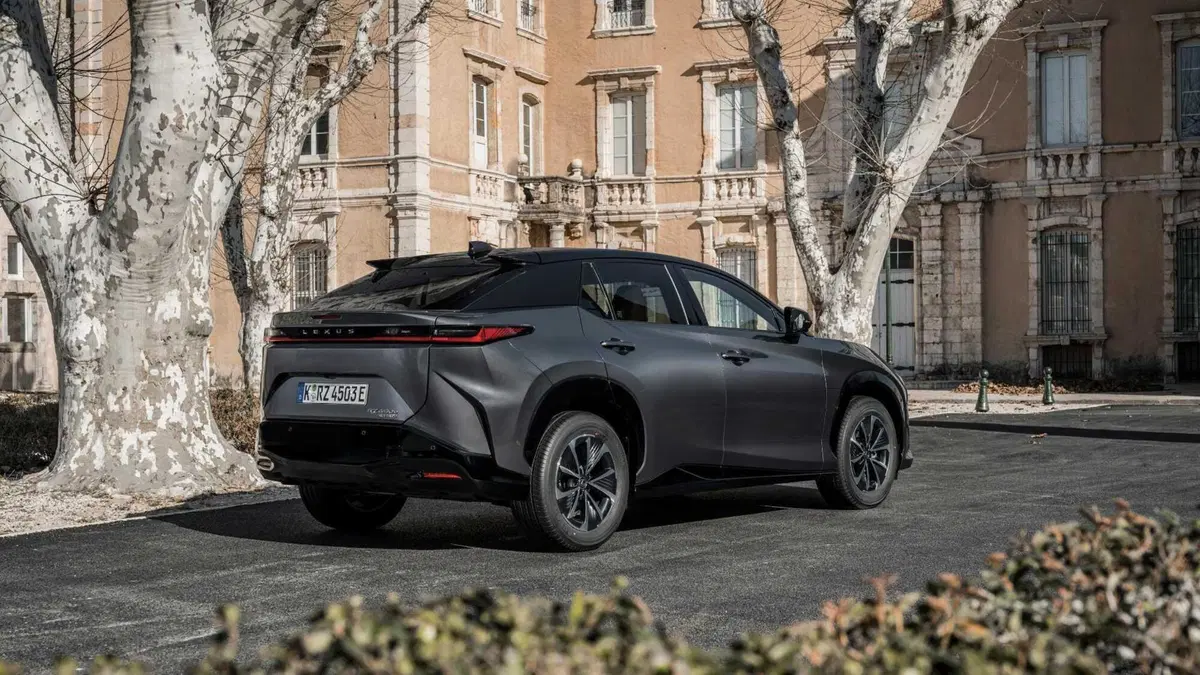 Lexus RZ (2)
