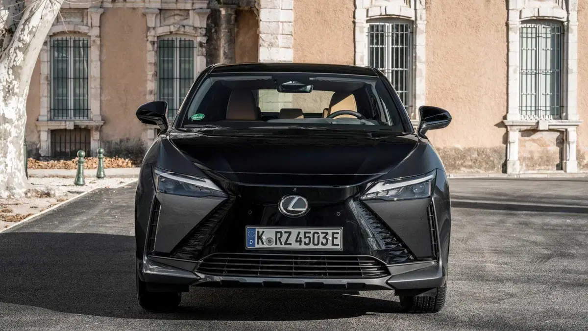 Lexus RZ (8)