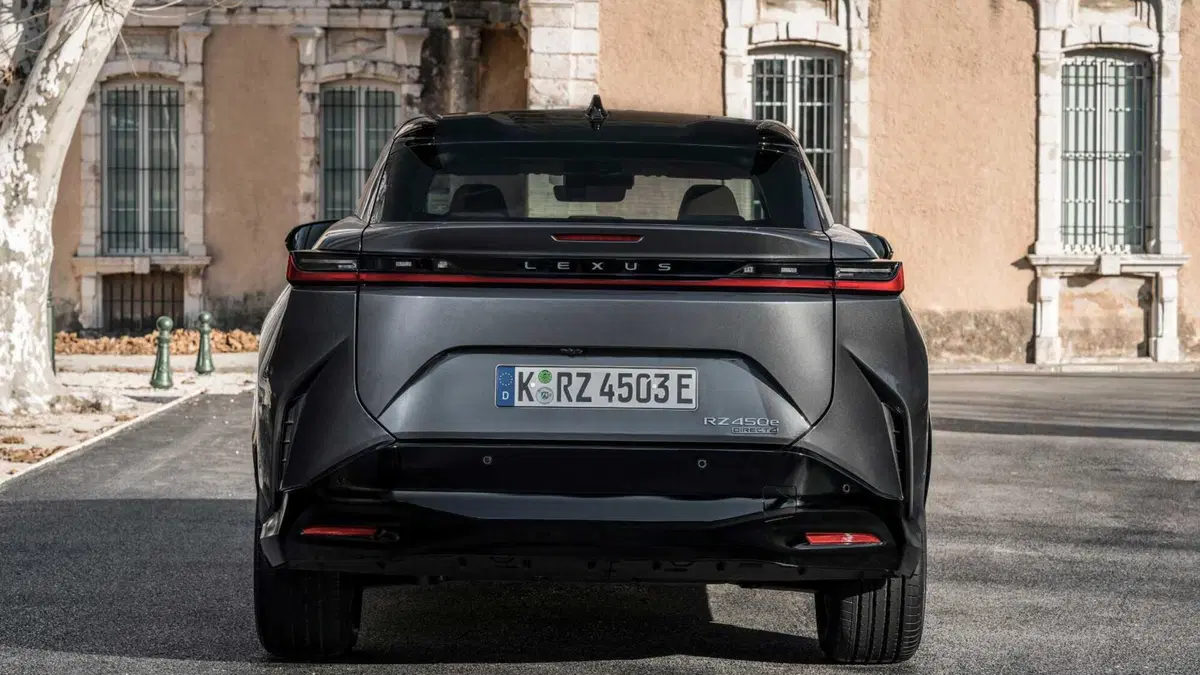 Lexus RZ (9)