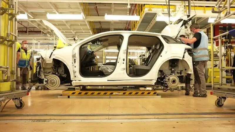 Francia: niente incentivi per le auto costruite fuori dall'Europa