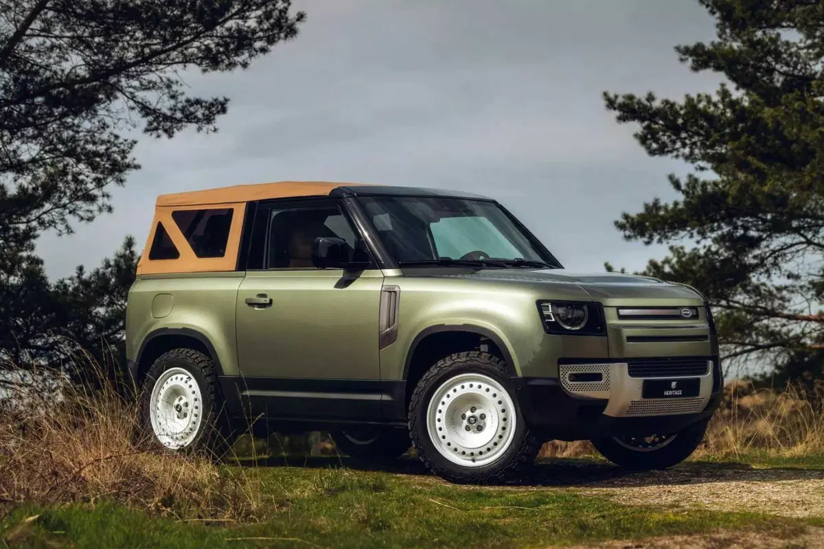 Land Rover Defender soft-top, ma costa 85.000 euro in più del normale (2)