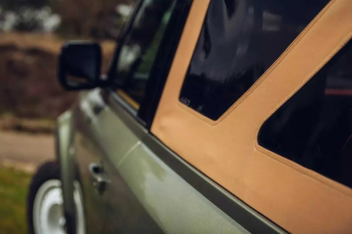 Land Rover Defender soft-top, ma costa 85.000 euro in più del normale (15)