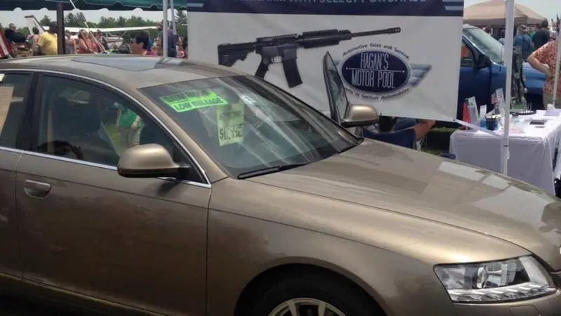 USA: compri un'auto? Ti regalano un fucile