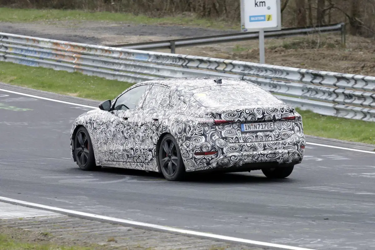 Audi RS6 E-Tron | In fase di test al Nurburgring [Foto Spia] (4)