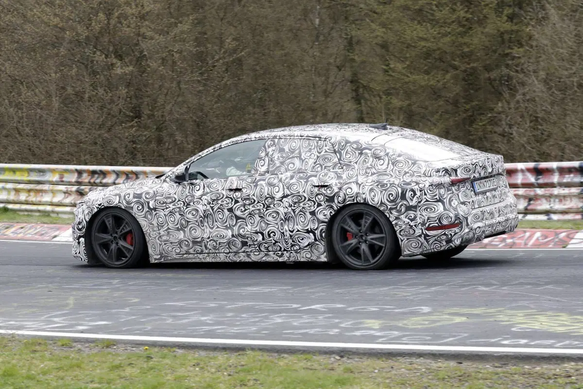 Audi RS6 E-Tron | In fase di test al Nurburgring [Foto Spia] (5)