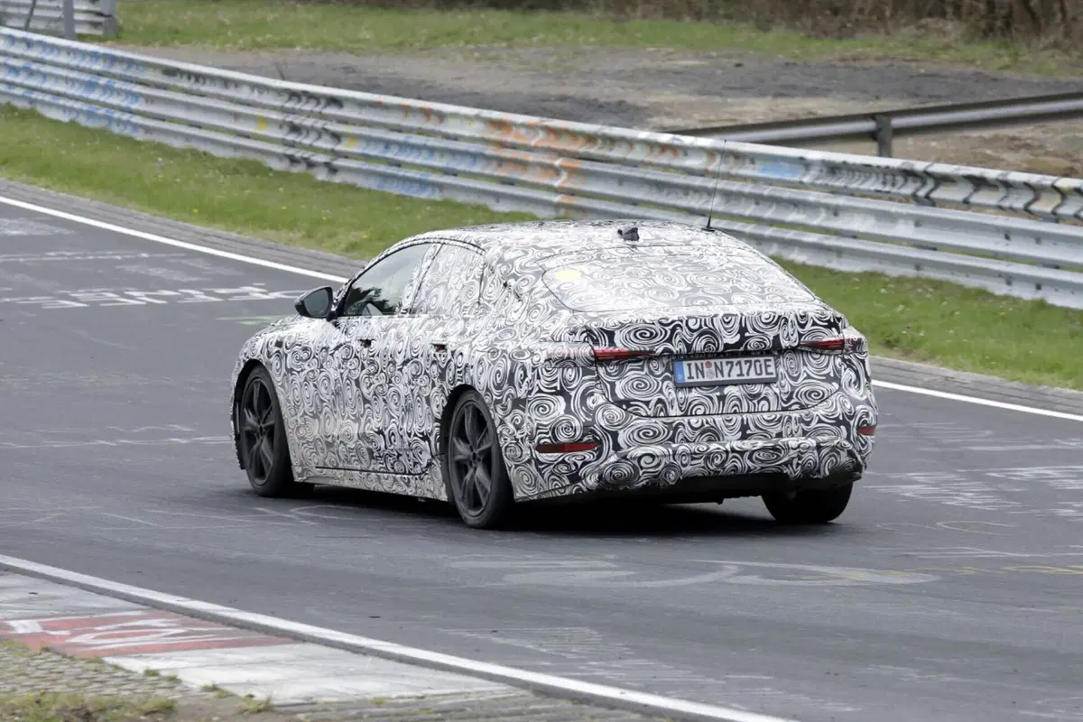 Audi RS6 E-Tron | In fase di test al Nurburgring [Foto Spia] (6)