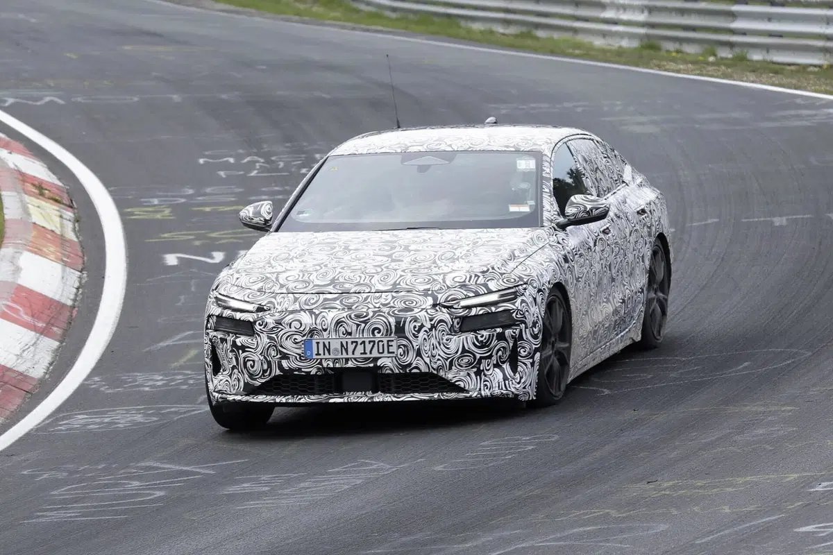 Audi RS6 E-Tron | In fase di test al Nurburgring [Foto Spia] (7)