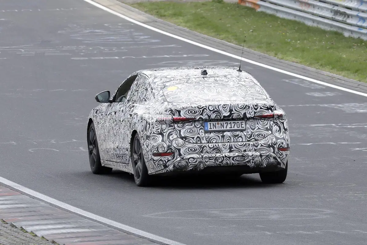 Audi RS6 E-Tron | In fase di test al Nurburgring [Foto Spia] (8)