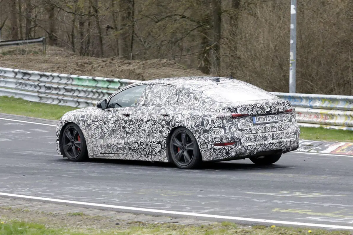 Audi RS6 E-Tron | In fase di test al Nurburgring [Foto Spia] (10)