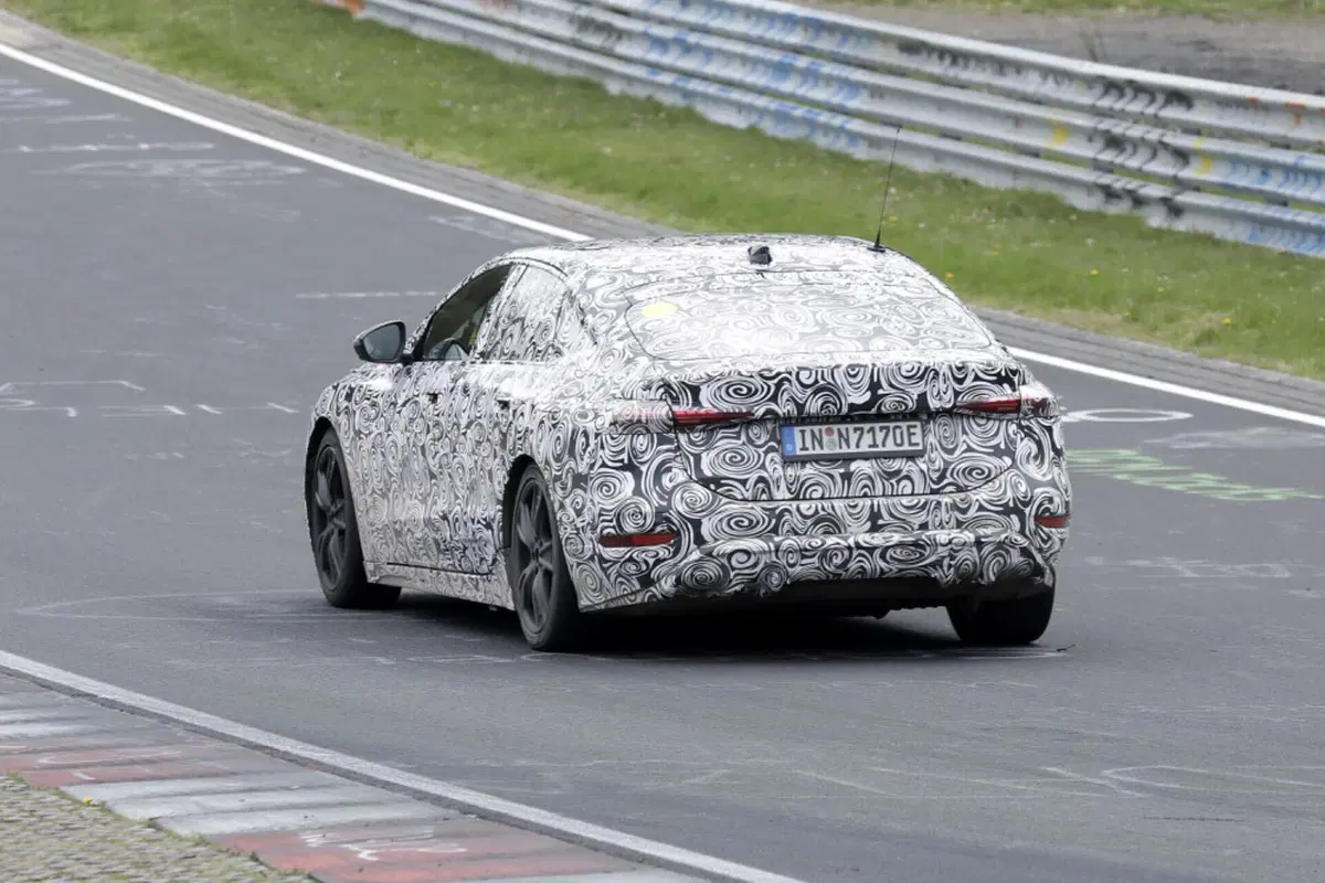 Audi RS6 E-Tron | In fase di test al Nurburgring [Foto Spia] (12)