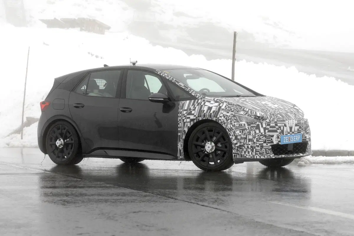 Cupra Born 2023 | Ecco il nuovo Facelift [Foto Spia] (2)