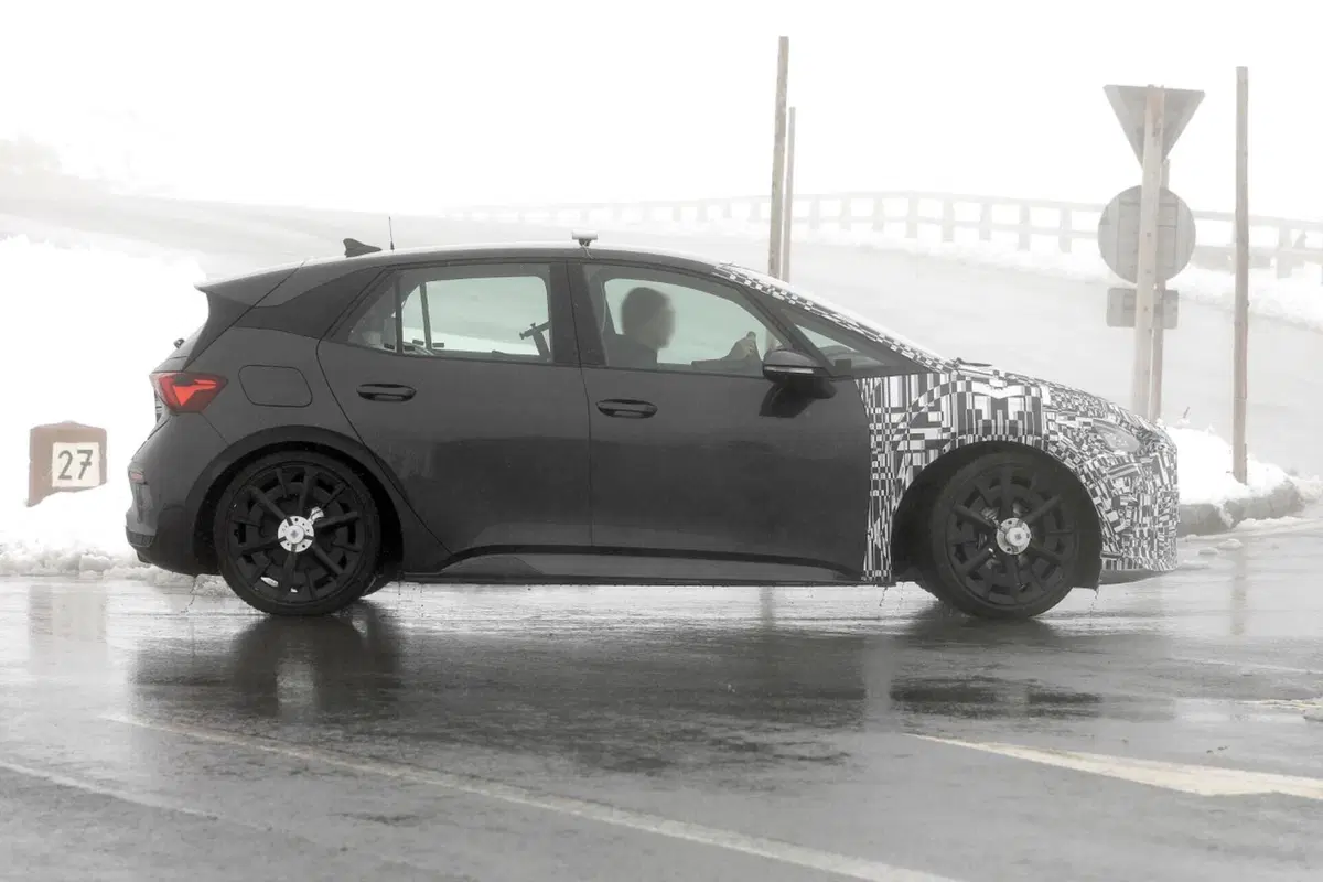 Cupra Born 2023 | Ecco il nuovo Facelift [Foto Spia] (4)