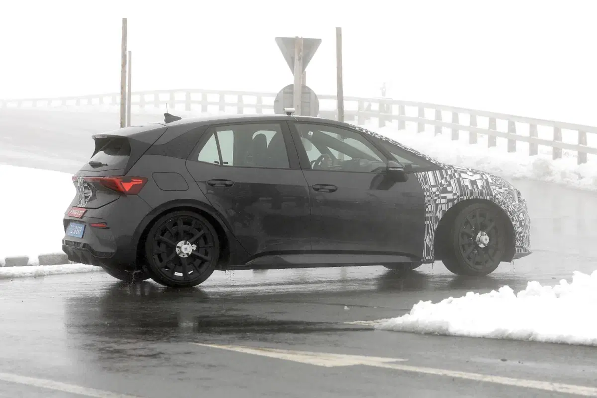 Cupra Born 2023 | Ecco il nuovo Facelift [Foto Spia] (5)