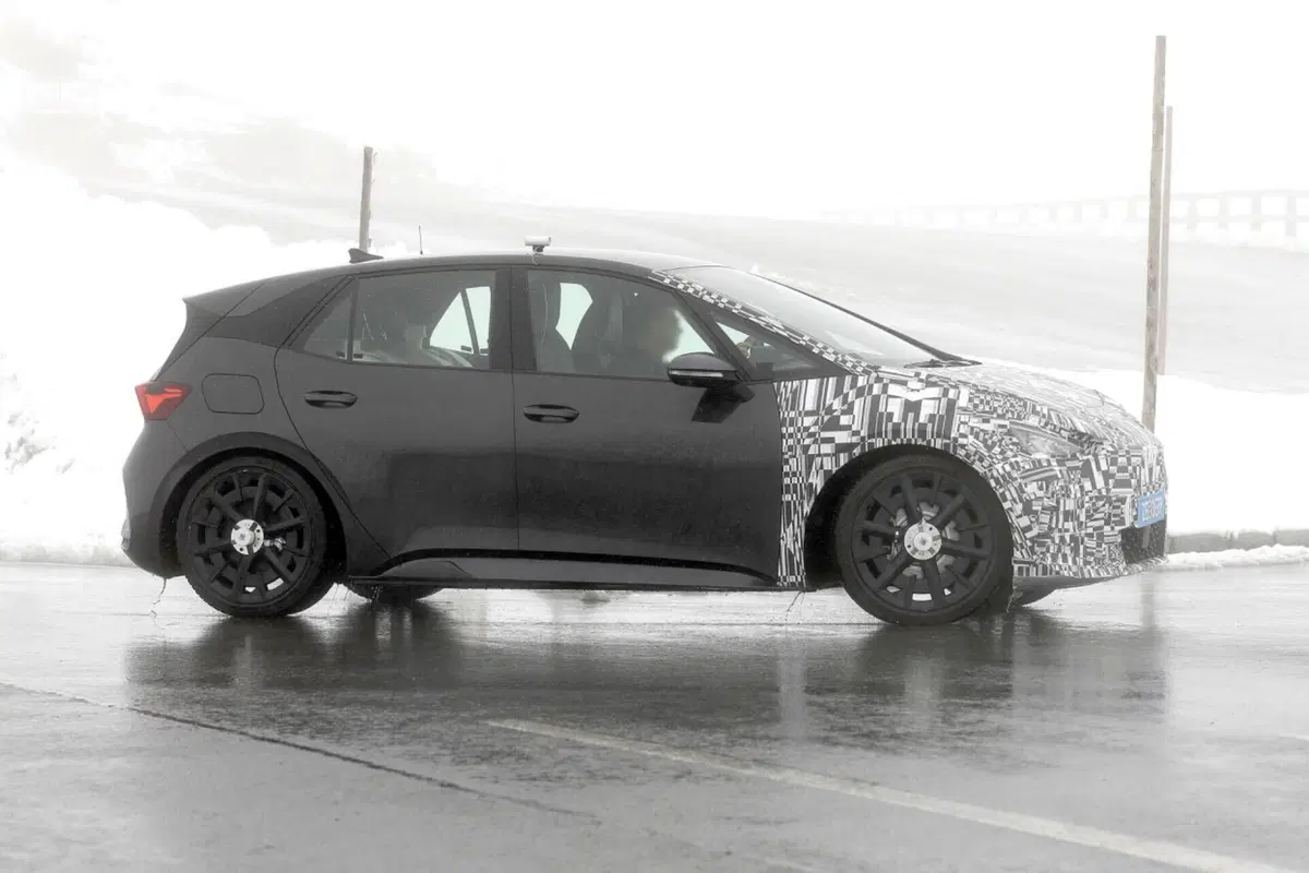 Cupra Born 2023 | Ecco il nuovo Facelift [Foto Spia] (6)