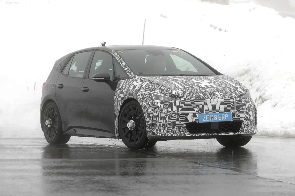Cupra Born 2023 | Ecco il nuovo Facelift [Foto Spia] (8)