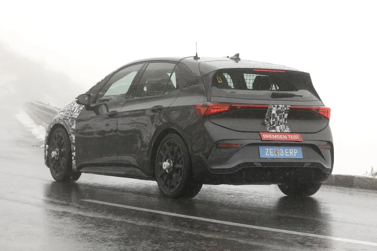Cupra Born 2023 | Ecco il nuovo Facelift [Foto Spia] (7)