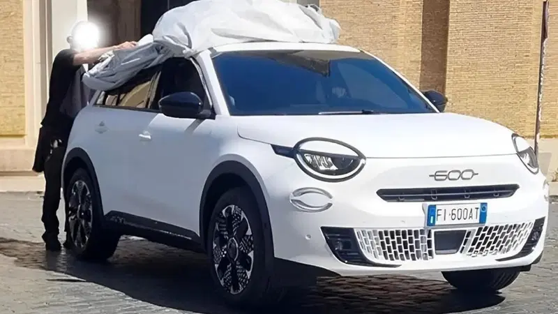 Fiat 600: gemella della Jeep Avenger, ma col "trucco" [VIDEO]