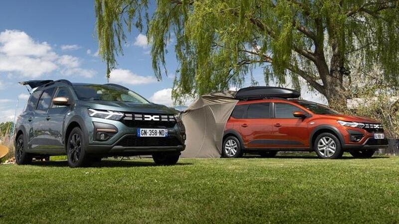 Dacia ecco le versioni Extreme oltre l&#039;elettrico: ci si pu&ograve; anche dormire [VIDEO]