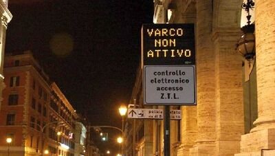 Roma: cambiano le regole della ZTL, le auto che non possono pi&ugrave; entrare 