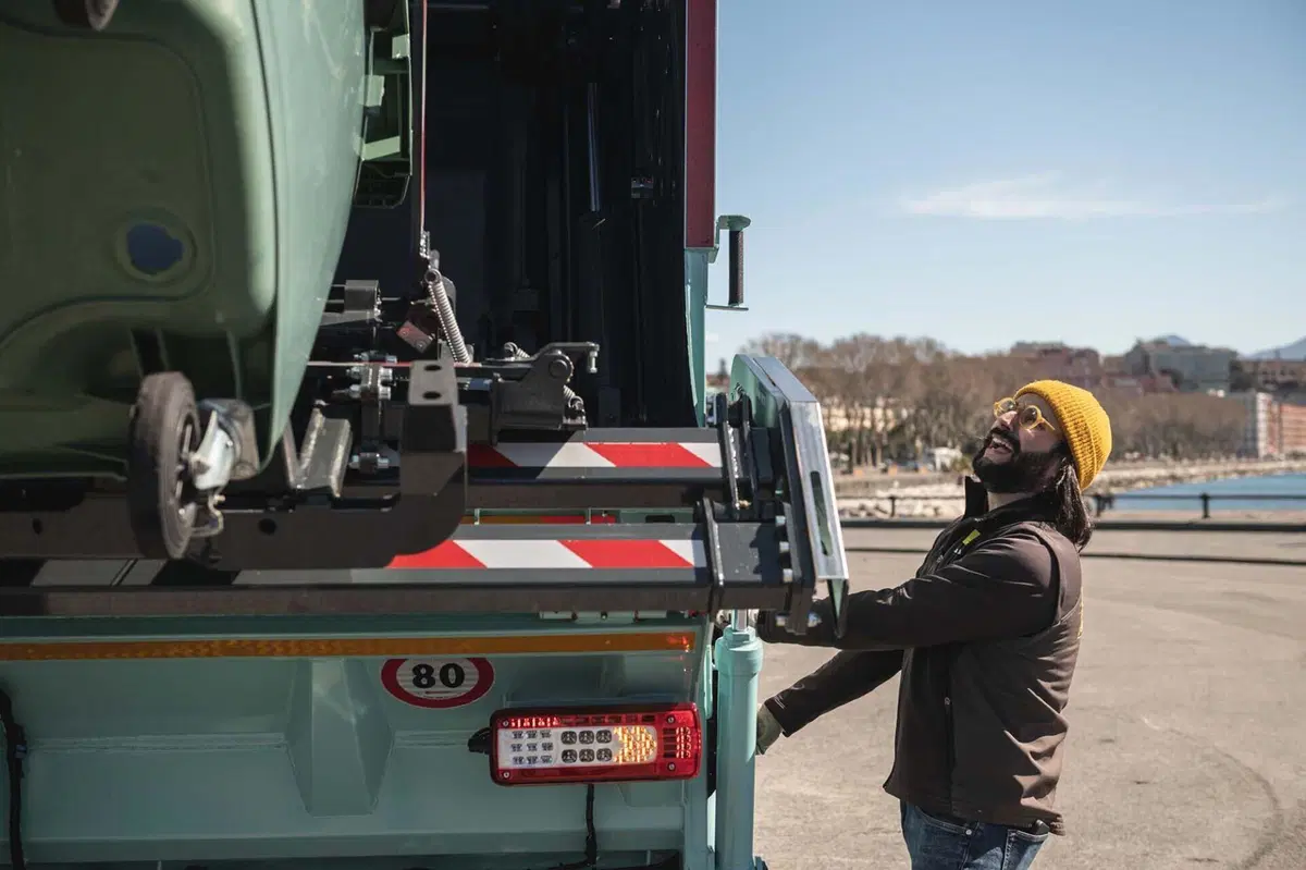 Come funziona il camion dei rifiuti? Tutti i segreti dello Zenith (Tecnoindustrie Merlo) (18)