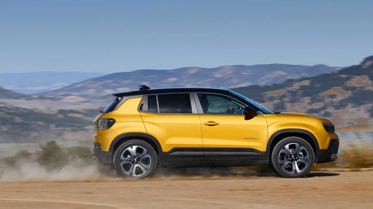 Jeep Avenger 1.2 turbo e-hybrid mhev Overland 4xe 145cv edct6 (21)