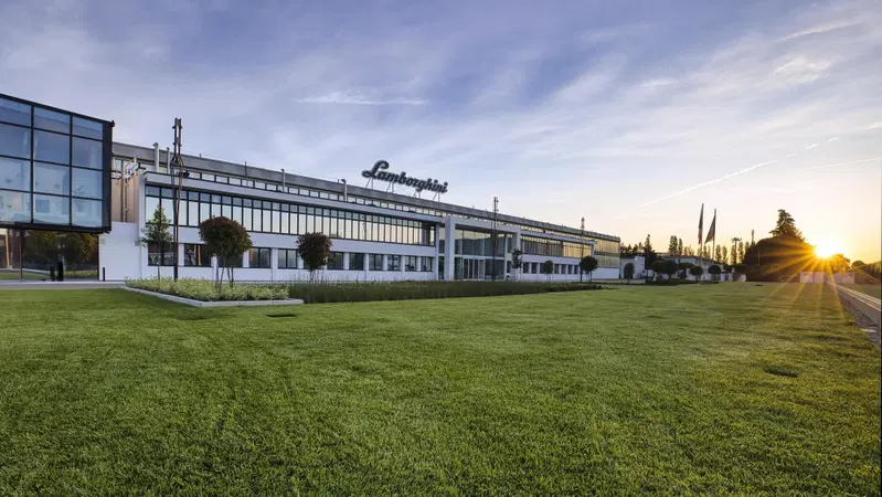 Lamborghini: aiuti per 1 milione di euro agli alluvionati dell'Emilia Romagna