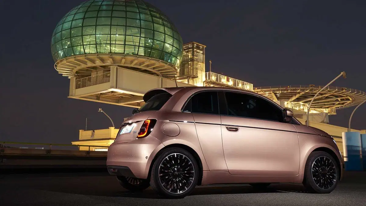 Fiat 500e La Prima 3+1 42 kWh (2)