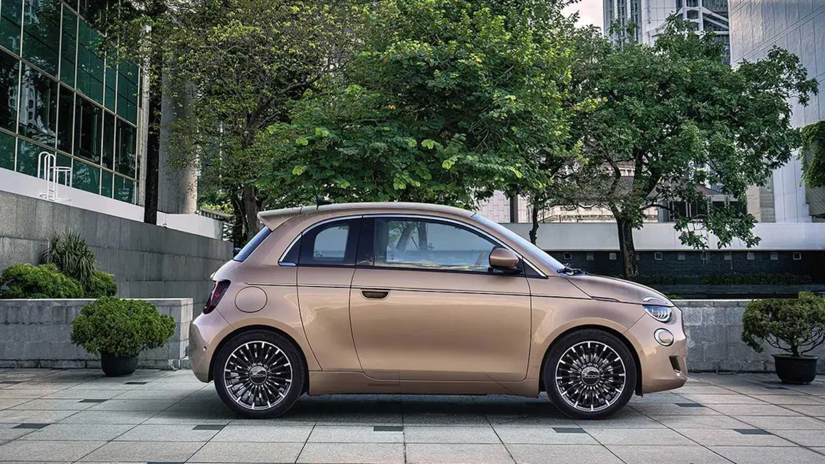 Fiat 500e La Prima 3+1 42 kWh (5)
