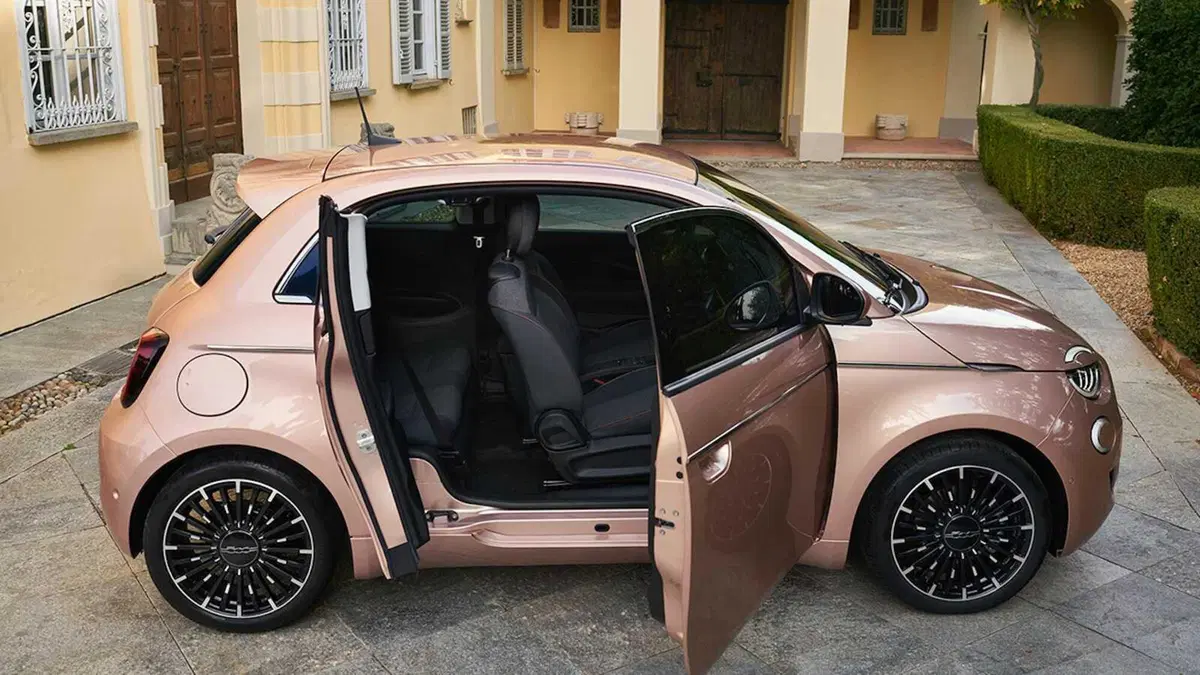 Fiat 500e La Prima 3+1 42 kWh (6)