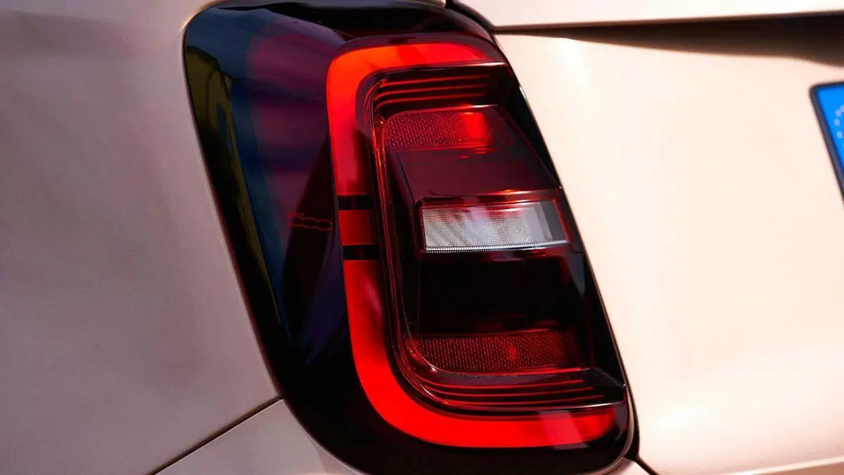 Fiat 500e La Prima 3+1 23,65 kWh (10)