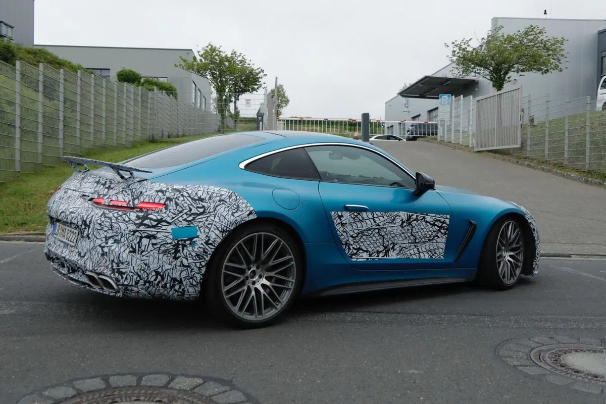 Mercedes AMG GT 2024, il facelift è in arrivo [Foto Spia] (3)