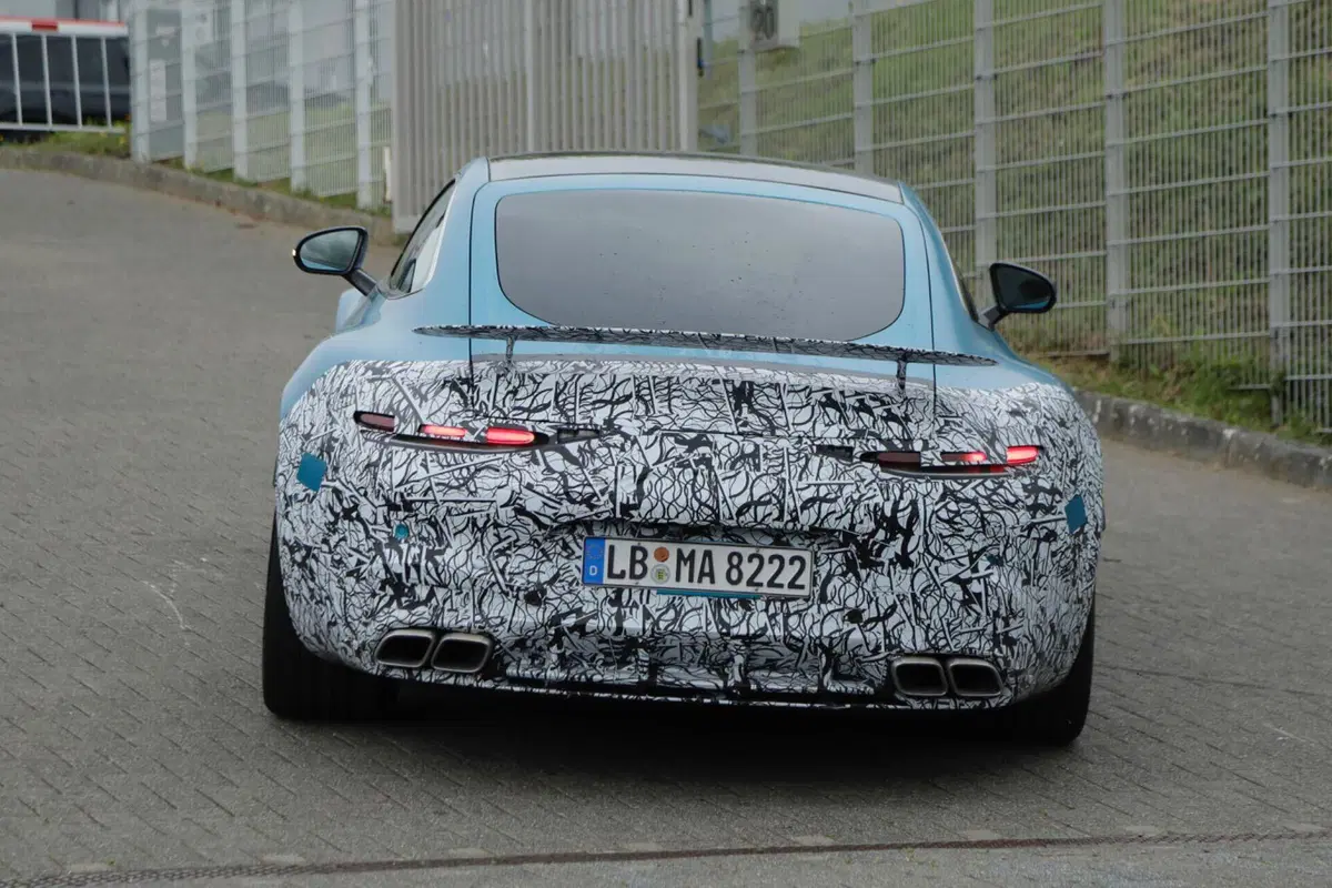 Mercedes AMG GT 2024, il facelift è in arrivo [Foto Spia] (4)