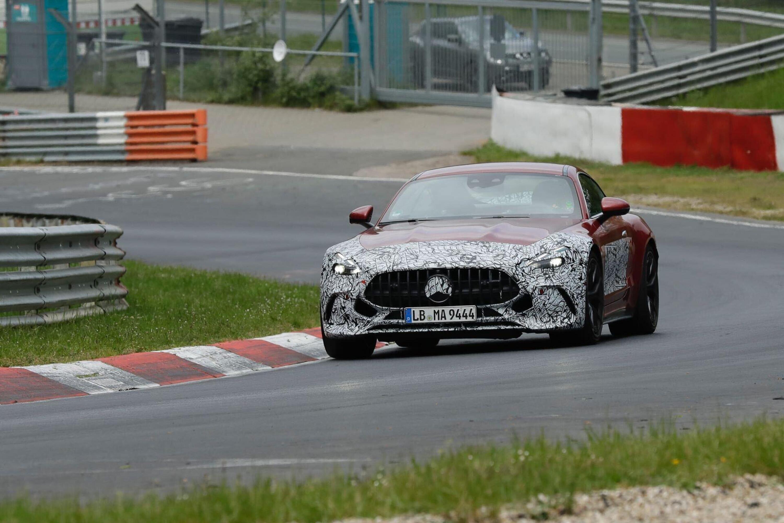 Mercedes AMG GT 2024, il facelift &egrave; in arrivo [Foto Spia]
