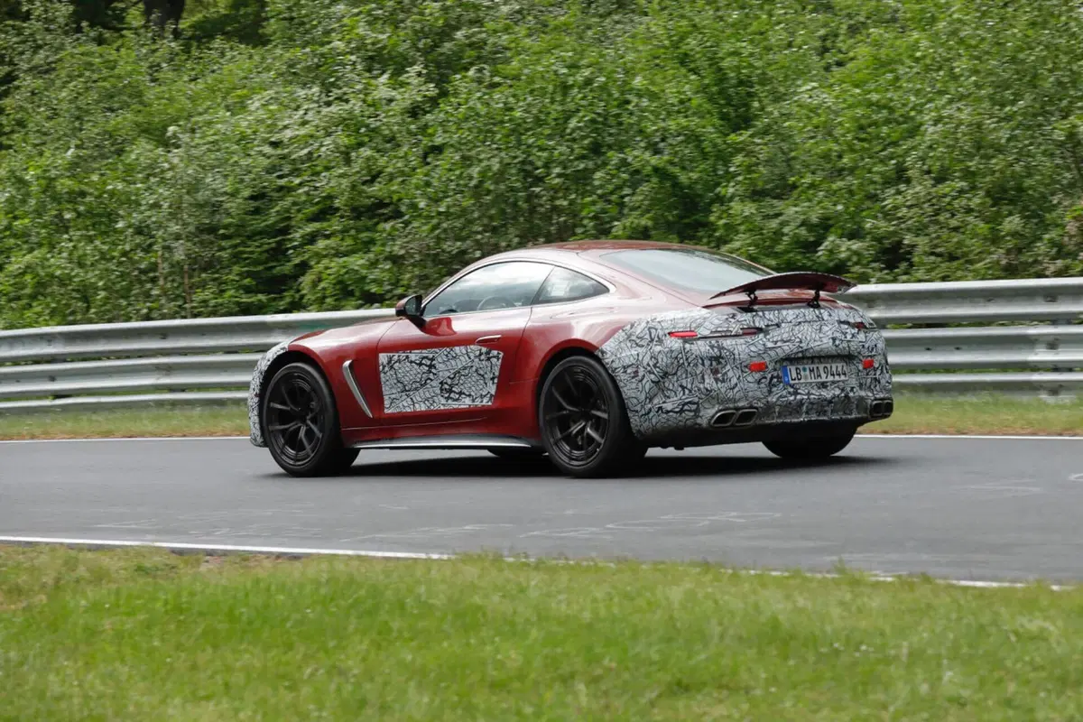 Mercedes AMG GT 2024, il facelift è in arrivo [Foto Spia] (5)
