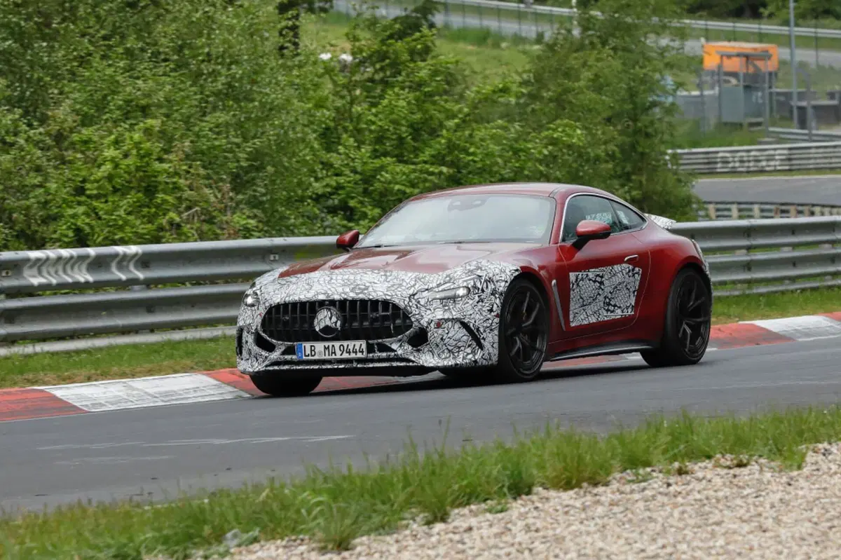 Mercedes AMG GT 2024, il facelift è in arrivo [Foto Spia] (7)
