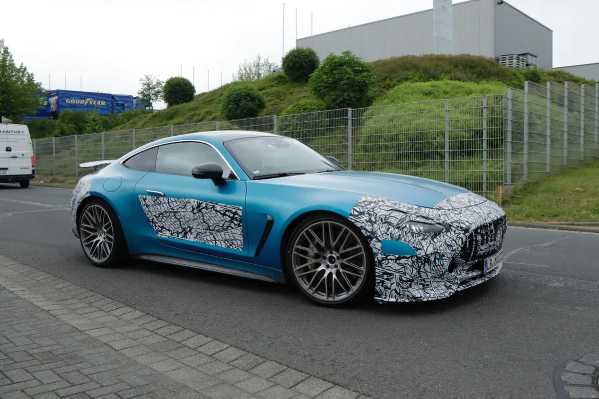 Mercedes AMG GT 2024, il facelift è in arrivo [Foto Spia] (8)