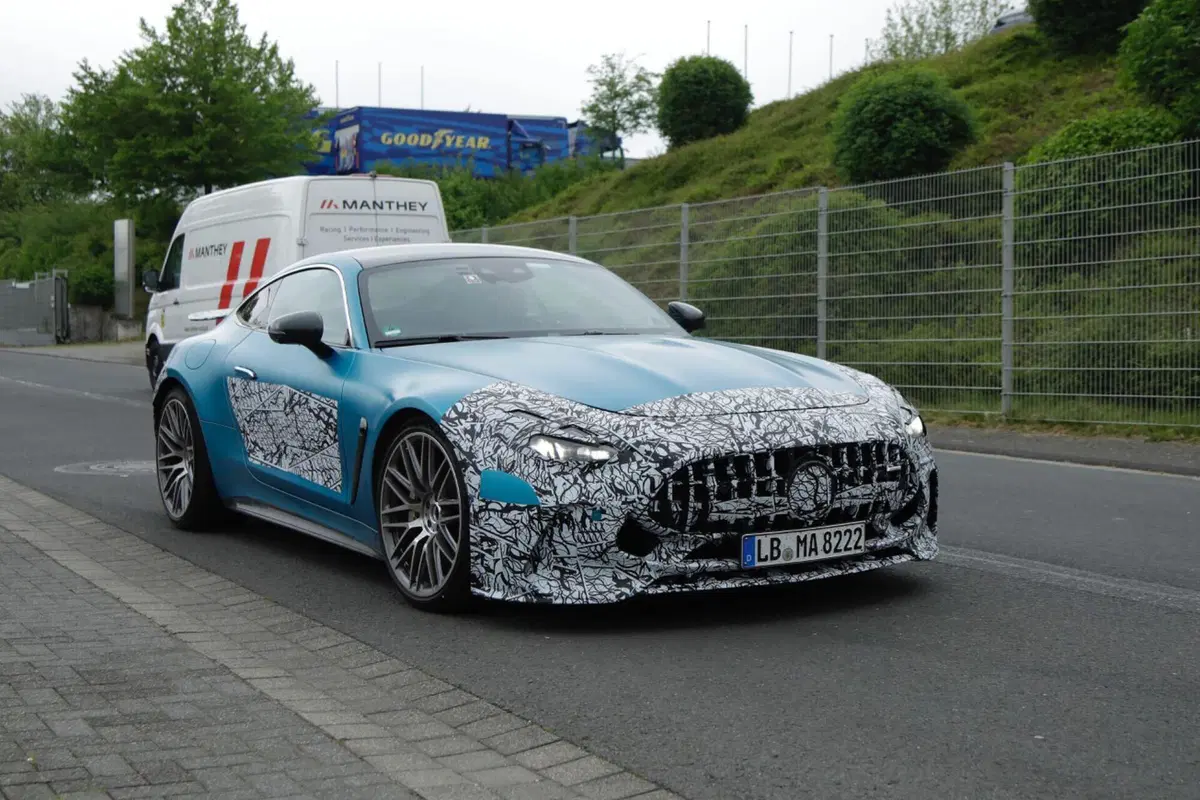 Mercedes AMG GT 2024, il facelift è in arrivo [Foto Spia] (10)