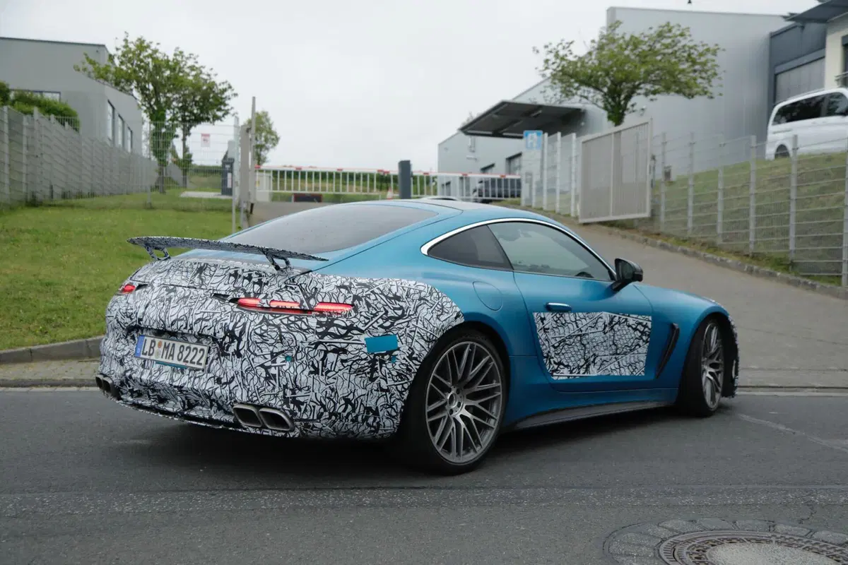 Mercedes AMG GT 2024, il facelift è in arrivo [Foto Spia] (12)