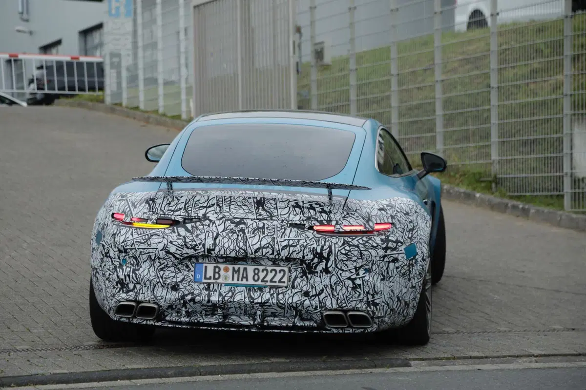 Mercedes AMG GT 2024, il facelift è in arrivo [Foto Spia] (13)