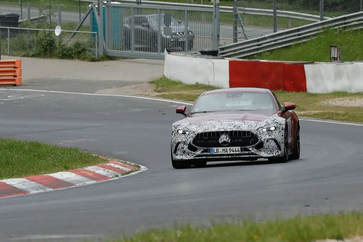 Mercedes AMG GT 2024, il facelift è in arrivo [Foto Spia] (14)